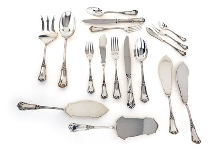 Servizio di posate in argento di gusto barocco