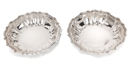 Coppia di vaschette in argento, Venezia, punzone leone in moeca, fine del XIX/inizi XX secolo