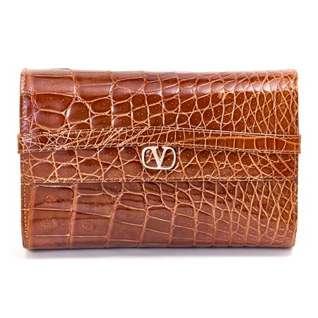 Valentino clutch in pelle di coccodrillo colore etrusque con logo frontale...
