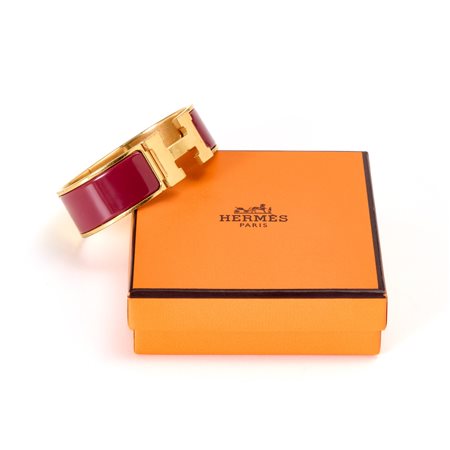 Hermes Clic Clac bracciale, smaltato colore pervinca con dettagli dorati....