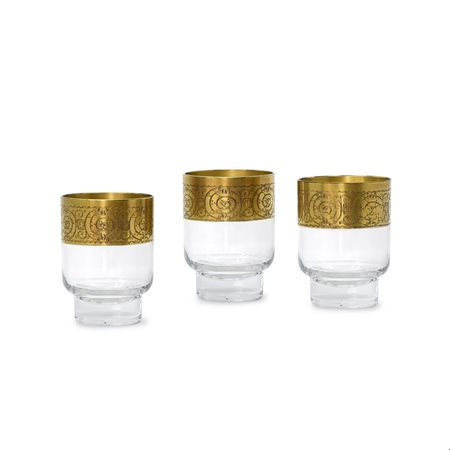 Servizio composto da 12 bicchieri in cristallo con profilo dorato lavorato....