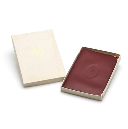 Porta passaporto Les Must de Cartier Paris in pelle bordeaux con angoli in...
