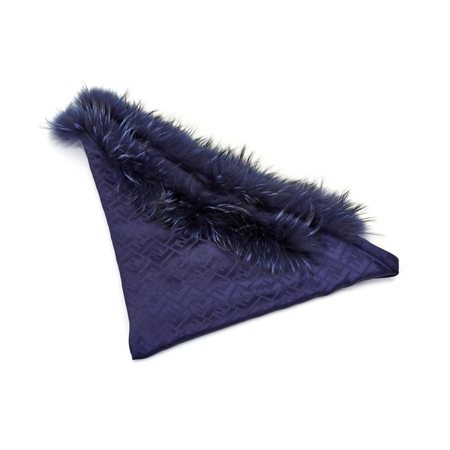 Scialle Fendi monogram blu in seta (60%) e lana (40%) con dorso in pelliccia...