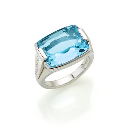 Anello Bulgari, collezione Metropolis, in oro bianco 18 Kt con topazio di...