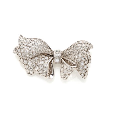 Spilla a fiocco in platino con diamanti rotondi per complessivi 1,70 ct circa...