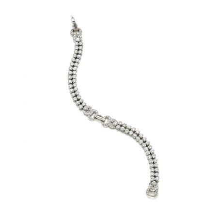 Bracciale in platino con diamanti rotondi e baguette per complessivi circa...