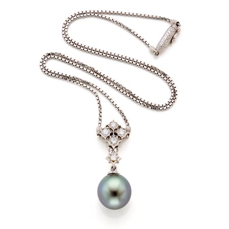 Collana firmata Buccellati in oro bianco 18 Kt con centrale in diamanti...