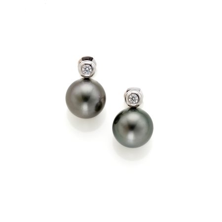Orecchini in oro bianco 18 Kt con perle coltivate grigie di circa 12,5 mm e...