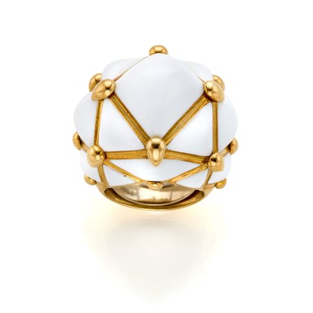 Anello anni '70 circa firmato Webb in oro giallo 18 Kt e smalto bianco....