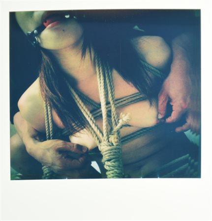 Araki Nobuyoshi SENZA TITOLO polaroid, cm 11x9 sul retro: firma