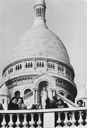 Burt Glinn (1925-2008)  - Sunday at Sacré Couer, Montmartre, Paris, 1958