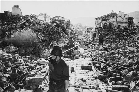 Philip Jones Griffiths (1936-2008)  - Vietnam, 1968