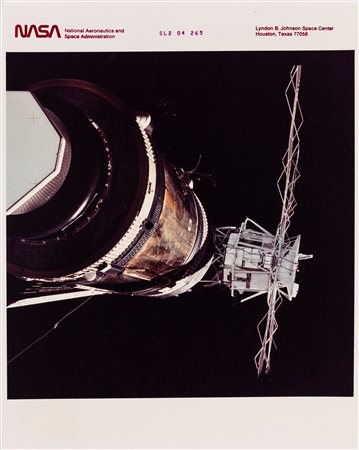 NASA - Skylab 1/2 onboard view, 1973