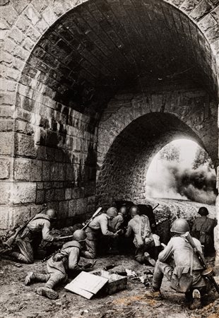 Aleksandr Vasilevic Ustinov (1909-1995)  - Inseguendo i carri armati fascisti, 1944