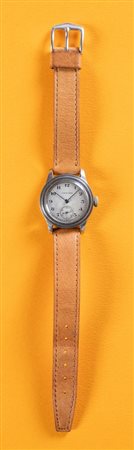 LONGINES TRE TACCHE, anni '40. Cassa rotonda in acciaio, quadrante grigio con...