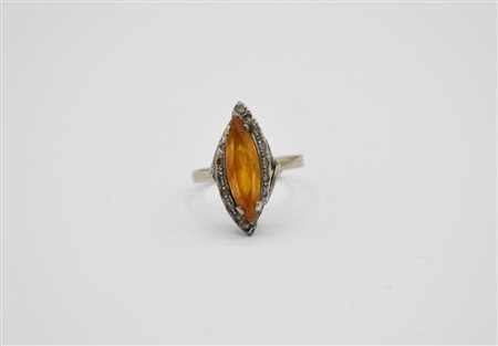 Anello spoletta con quarzo citrino, in oro 750