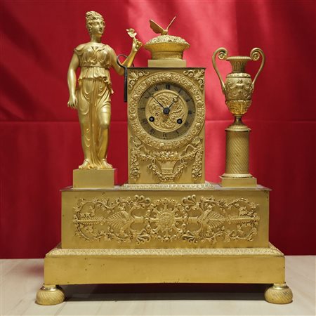 Orologio in bronzo dorato al mercurio periodo impero, altezza 43cm x 33 x 13....
