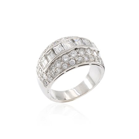 Anello a fascia in oro bianco 18kt e diamanti  peso 12 gr.