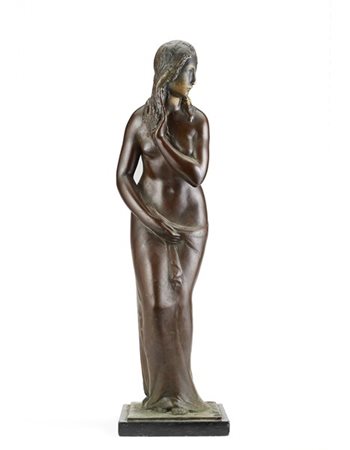 Bertolini Clemente "Venere al bagno" 
scultura in bronzo su base in marmo nero (
