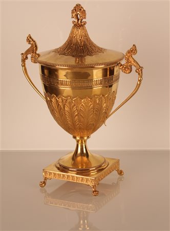 Calice in argento dorato 800/000 con coperchio finemente cesellato. Argentere Ventrella Roma   