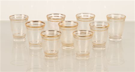 Set di 9 bicchierini da rosolio in vetro lumeggiato in oro ai bordi   
