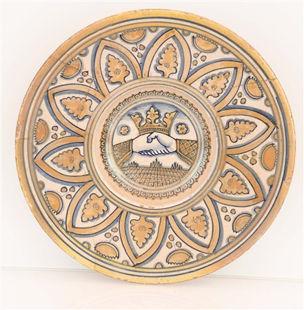 Piattino a lustro con motivi umbonati sulla tesa. Manifattura di Deruta fine XV- primi del XVI secolo   