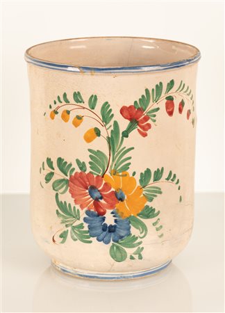 Grande biscottiera con fioraccio. Manifattura di Castelli, inizi XX secolo   