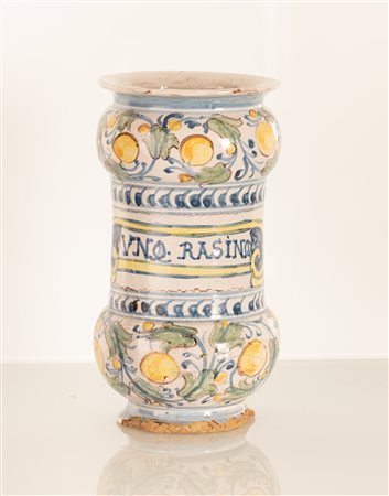 Albarello da farmacia decorato con girali fioriti e pomi dorati.  Manifattura laziale della fine del XVII secolo e gli inizi del XVIII secolo.   