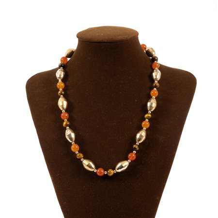 DUE COLLANE ED UN PAIO DI ORECCHINI