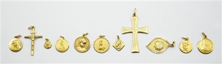 LOTTO DI UNDICI PENDENTI nove medagliette e due piccole croci Oro giallo 18K,...