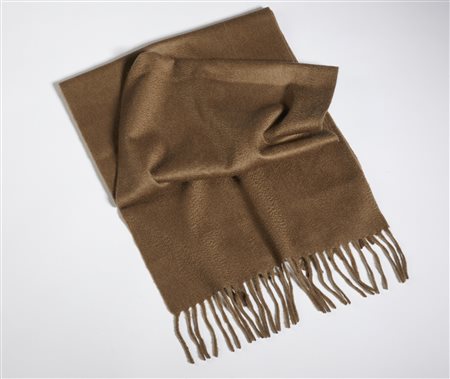 AUTORE NON IDENTIFICATO - Sciarpa color marmotta.