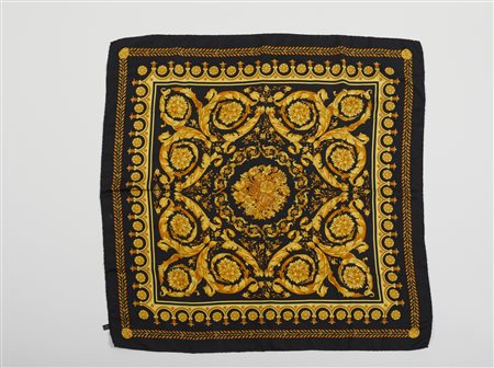 VERSACE GIANNI (1946 - 1997) - Foulard in seta stampata.