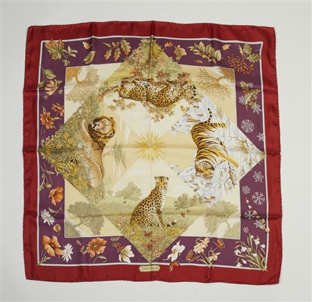 FERRAGAMO SALVATORE - Foulard in seta stampata.