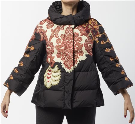 ETRO - Piumino multicolor su fondo nero.
