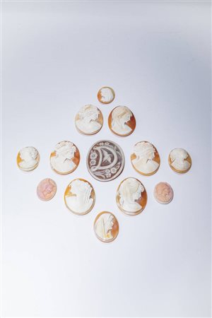 LOTTO DI TREDICI CAMMEI