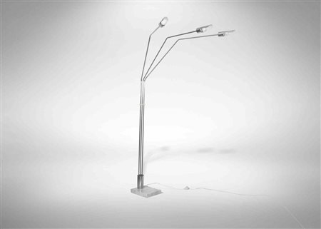  
Lampada da terra vintage cromata 1970s
 180 x 115 x 115 cm