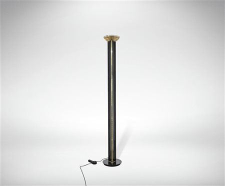 GIANFRANCO FRATTINI
Padova, 1926 - Milano, 2004  
Lampada vintage da terra 
 190 x 30 x 30 cm