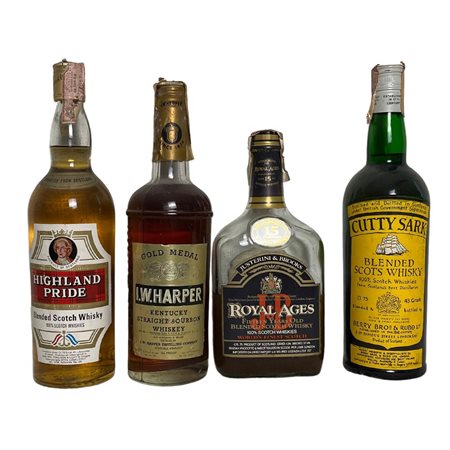 4 Bottiglie di Whisky J&B ROYAL AGES FIFETEEN YEARS OLD BLENDED SCOTCH WHISKY...