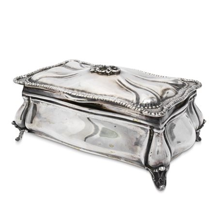 Portagioie in argento, coperchio lavorato a mano