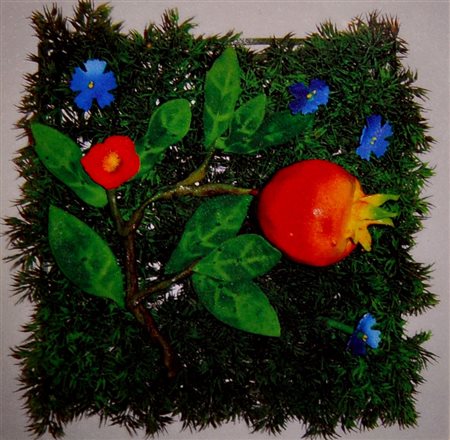 PIERO GILARDI Melograno, 2004 Erba industriale, gommapiuma dipinta e lattice...