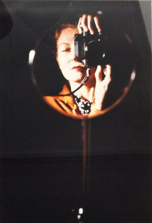 MARIA MULAS Autoritratto, 1983 Fotografia a colori cm. 28x19 firmata e datata