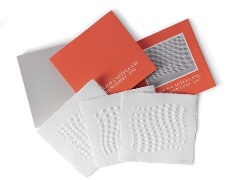 Enrico Castellani, Tre superfici, 1995