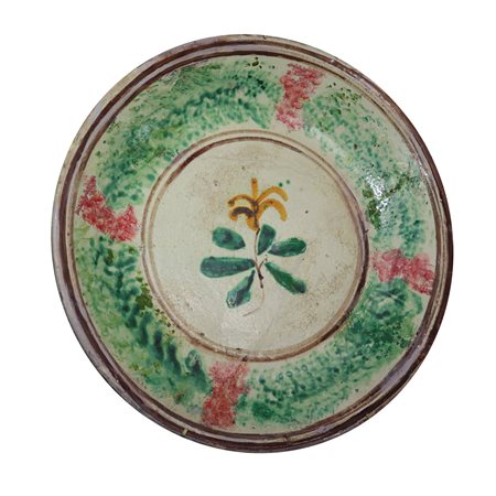 Piatto in maiolica di Caltagirone spugnato verde e rosso, fiore al centro verde e giallo, Primi 20° secolo