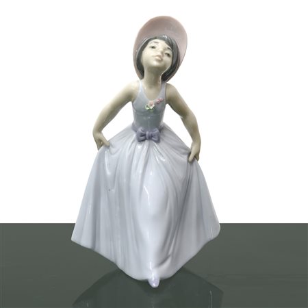 Lladrò (1956)  - Bambina con cappello e vestito bianco che fa un inchino