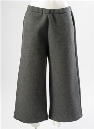 PAROSH Pantaloni a coulisse corti in tessuto grigio. Taglia riportata: M....