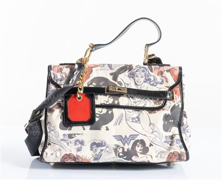 REDWALL Borsa a mano in tela a tema Wonder Woman. Rifiniture in metallo...