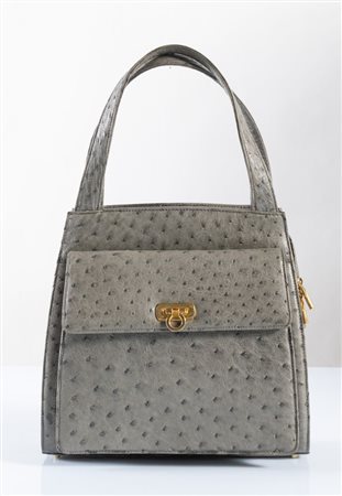 BORSA a mano in pelle di struzzo grigia. Reca tasca sulla parte anteriore e...