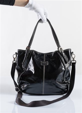 TOD'S Borsa in vinile nero con cuciture bianche e finiture in metallo...