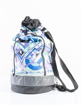 PUCCI Zaino in tessuto a fantasia sui toni dell'azzurro. Chiusura con...