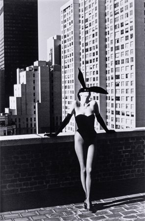 Helmut Newton 1920-2004 Elsa Peretti as A Bunny, 1975 stampata 1994 stampa...